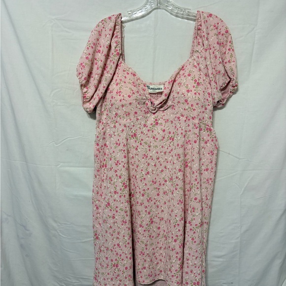 women's mini dress with puff sleeves and a pink floral print. - Picture 2 of 8